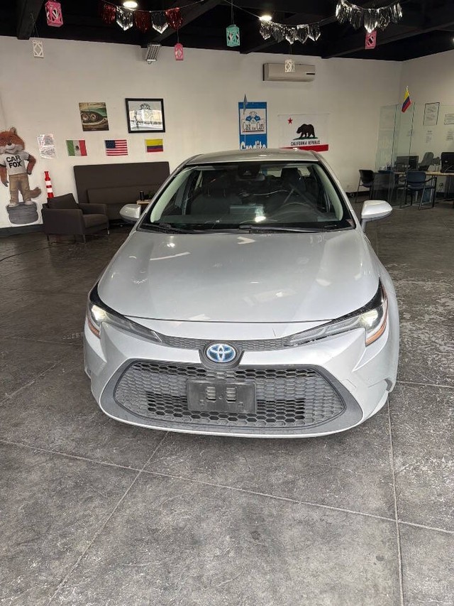 Toyota Corolla Hybrid Vehicle Full-screen Gallery Image 12