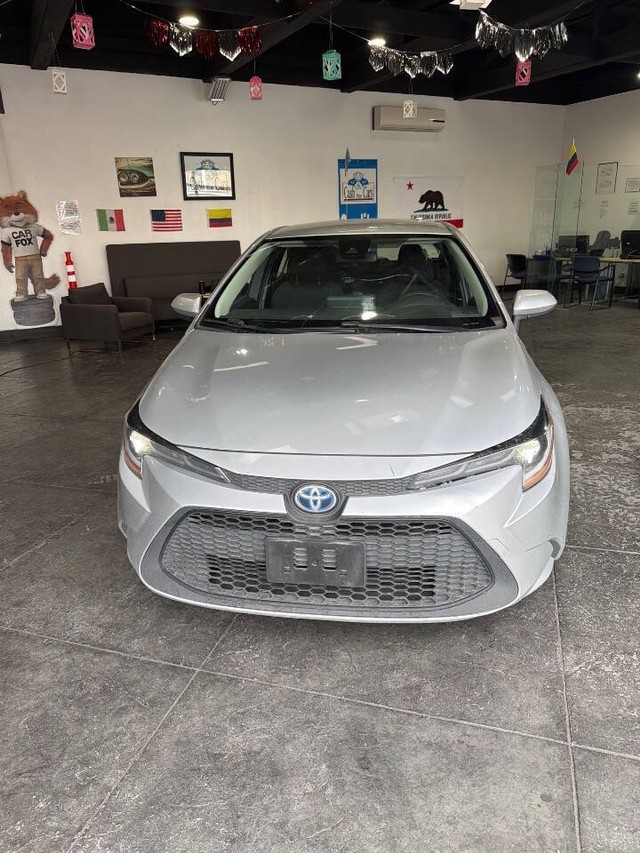 Toyota Corolla Hybrid Vehicle Full-screen Gallery Image 13