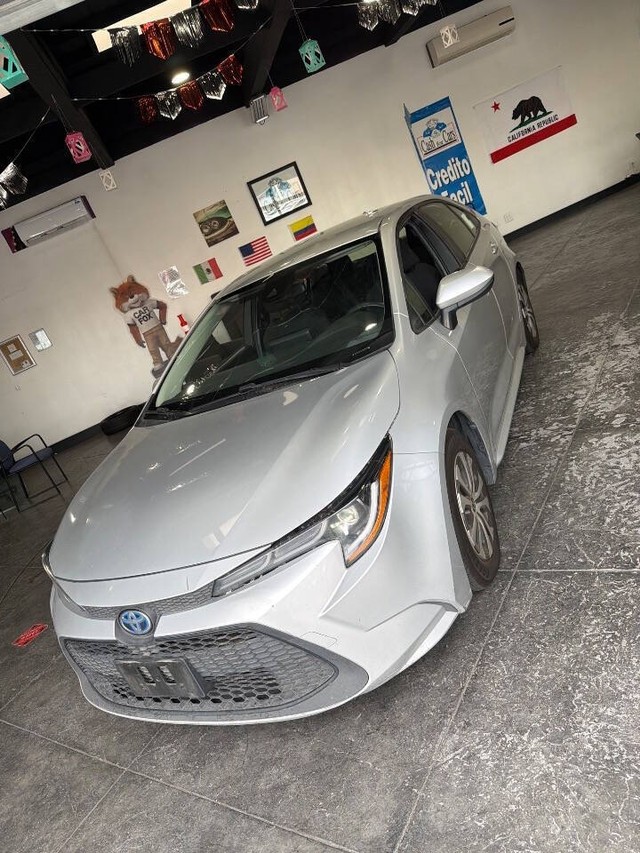 Toyota Corolla Hybrid Vehicle Full-screen Gallery Image 14