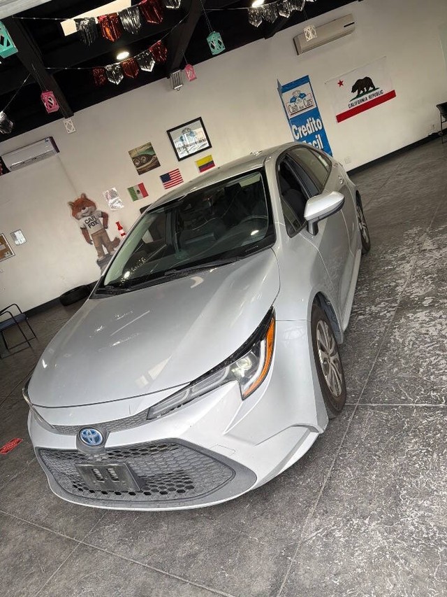 Toyota Corolla Hybrid Vehicle Full-screen Gallery Image 15