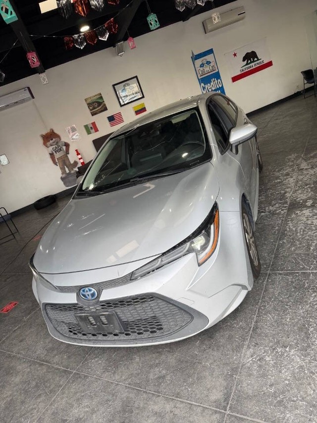 Toyota Corolla Hybrid Vehicle Full-screen Gallery Image 16