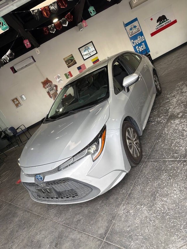 Toyota Corolla Hybrid Vehicle Full-screen Gallery Image 18