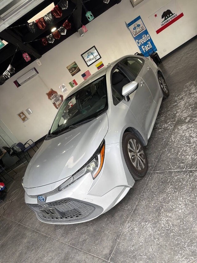 Toyota Corolla Hybrid Vehicle Full-screen Gallery Image 22