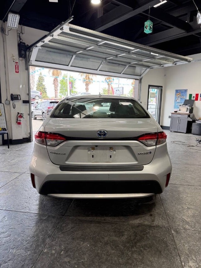 Toyota Corolla Hybrid Vehicle Full-screen Gallery Image 44