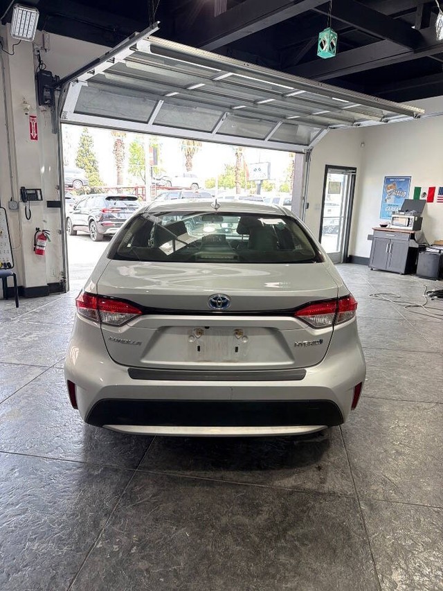 Toyota Corolla Hybrid Vehicle Full-screen Gallery Image 46