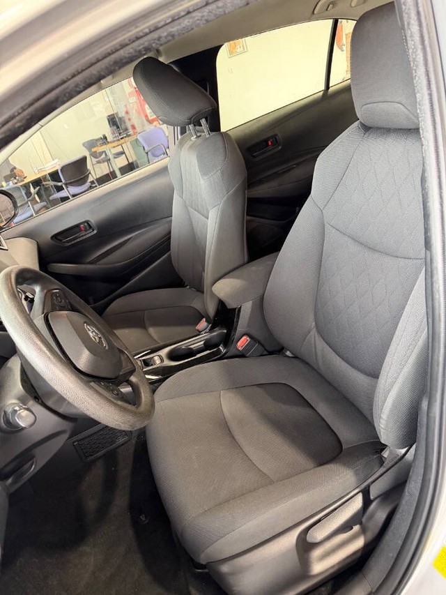 Toyota Corolla Hybrid Vehicle Full-screen Gallery Image 48