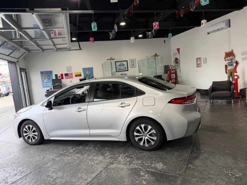 Toyota Corolla Hybrid Vehicle Full-screen Gallery Image 20