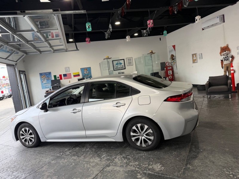 Toyota Corolla Hybrid Vehicle Full-screen Gallery Image 21