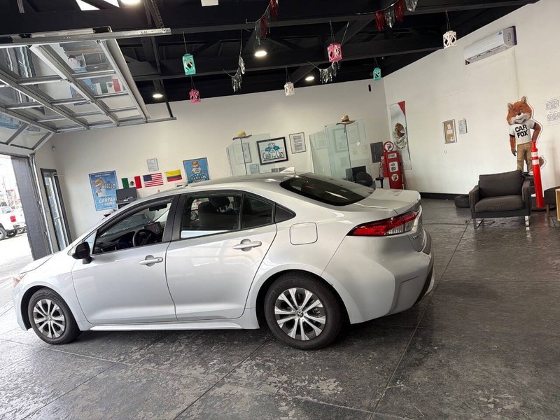 Toyota Corolla Hybrid Vehicle Full-screen Gallery Image 32