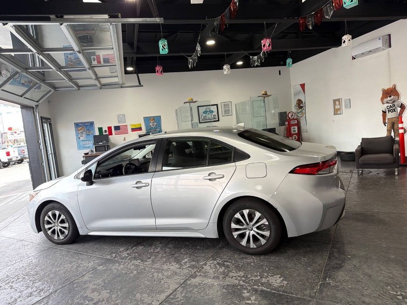 Toyota Corolla Hybrid Vehicle Full-screen Gallery Image 34