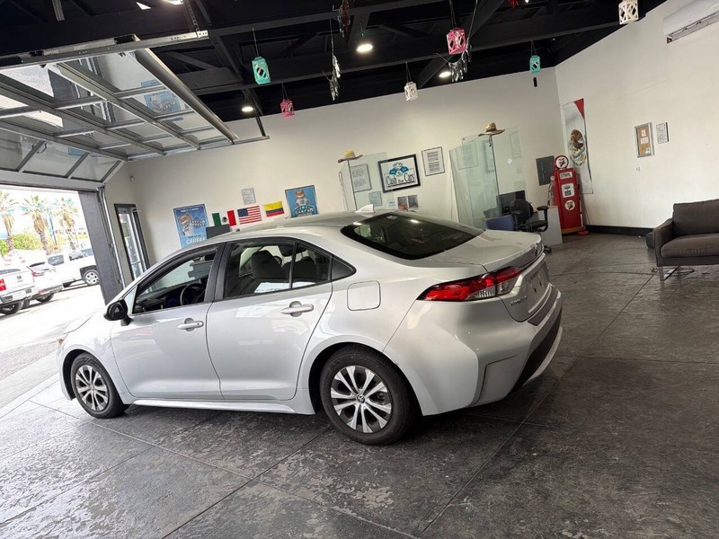 Toyota Corolla Hybrid Vehicle Full-screen Gallery Image 35