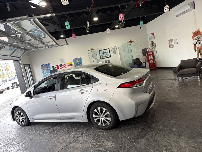 Toyota Corolla Hybrid Vehicle Full-screen Gallery Image 36