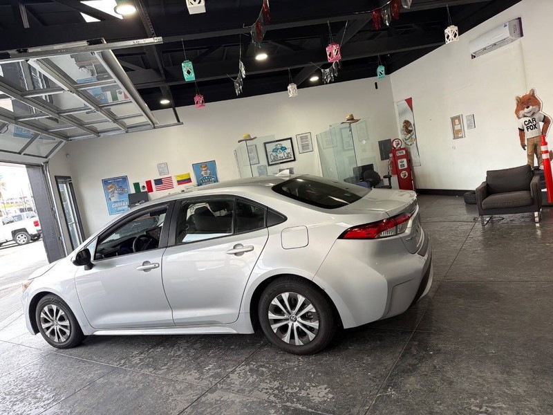 Toyota Corolla Hybrid Vehicle Full-screen Gallery Image 37