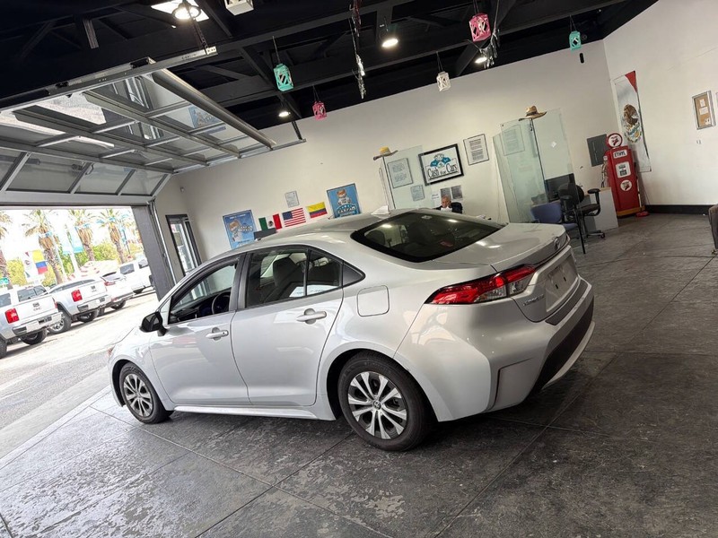 Toyota Corolla Hybrid Vehicle Full-screen Gallery Image 39