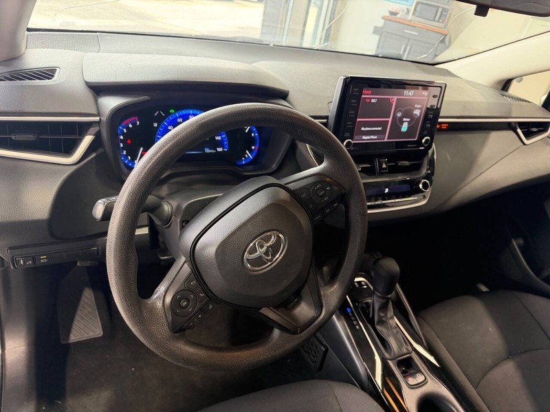 Toyota Corolla Hybrid Vehicle Full-screen Gallery Image 49