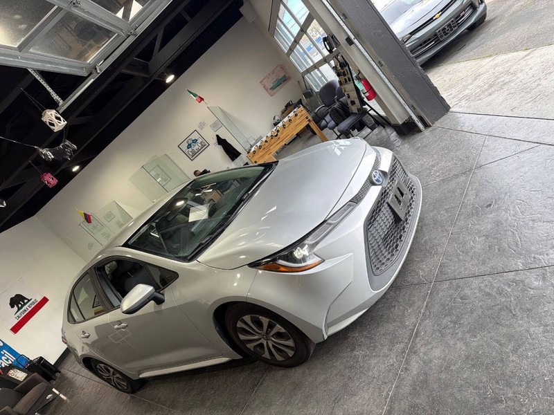 Toyota Corolla Hybrid Vehicle Full-screen Gallery Image 50