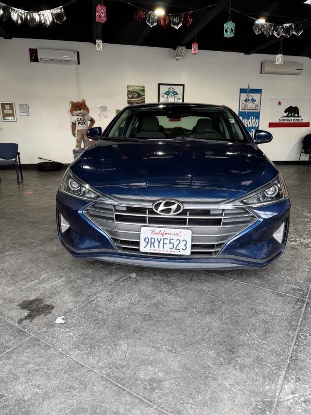 Hyundai Elantra Vehicle Full-screen Gallery Image 03