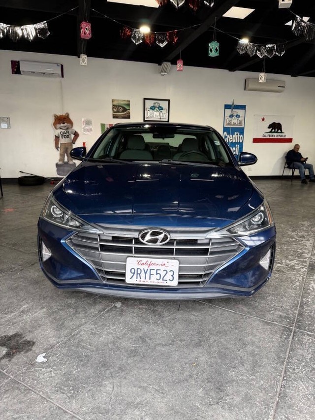 Hyundai Elantra Vehicle Full-screen Gallery Image 04