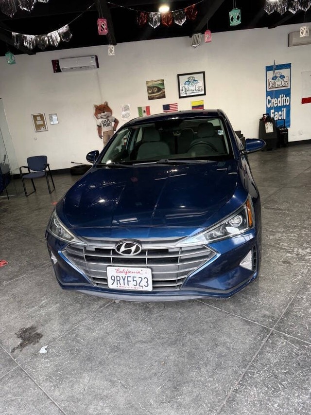 Hyundai Elantra Vehicle Full-screen Gallery Image 07