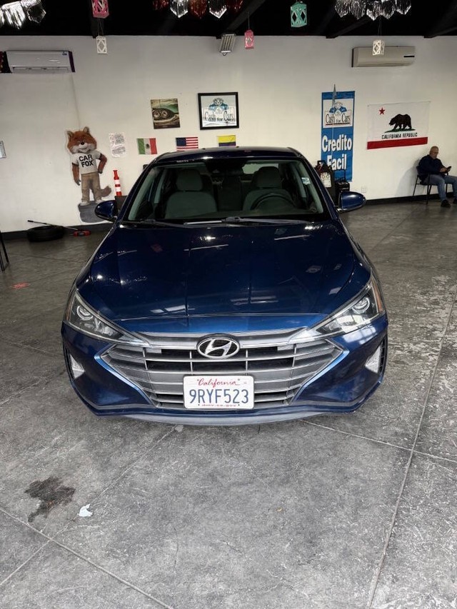 Hyundai Elantra Vehicle Full-screen Gallery Image 08
