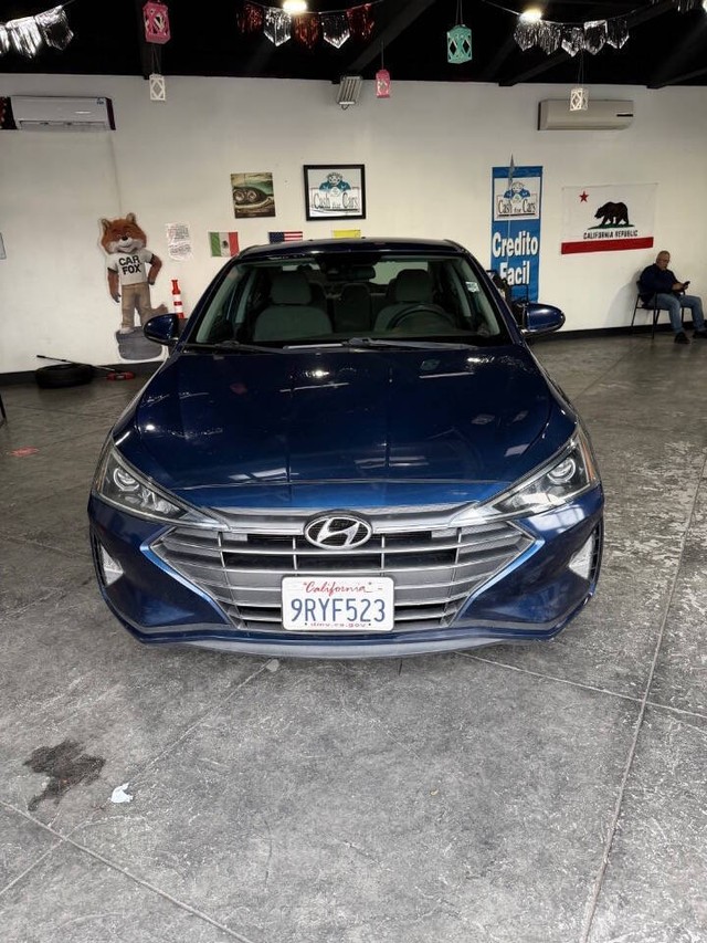 Hyundai Elantra Vehicle Full-screen Gallery Image 09