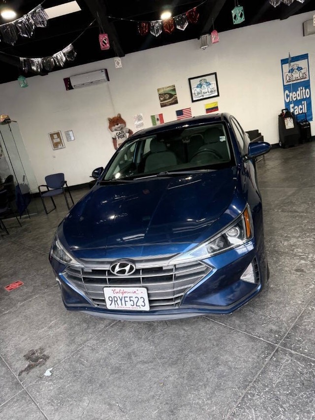 Hyundai Elantra Vehicle Full-screen Gallery Image 12