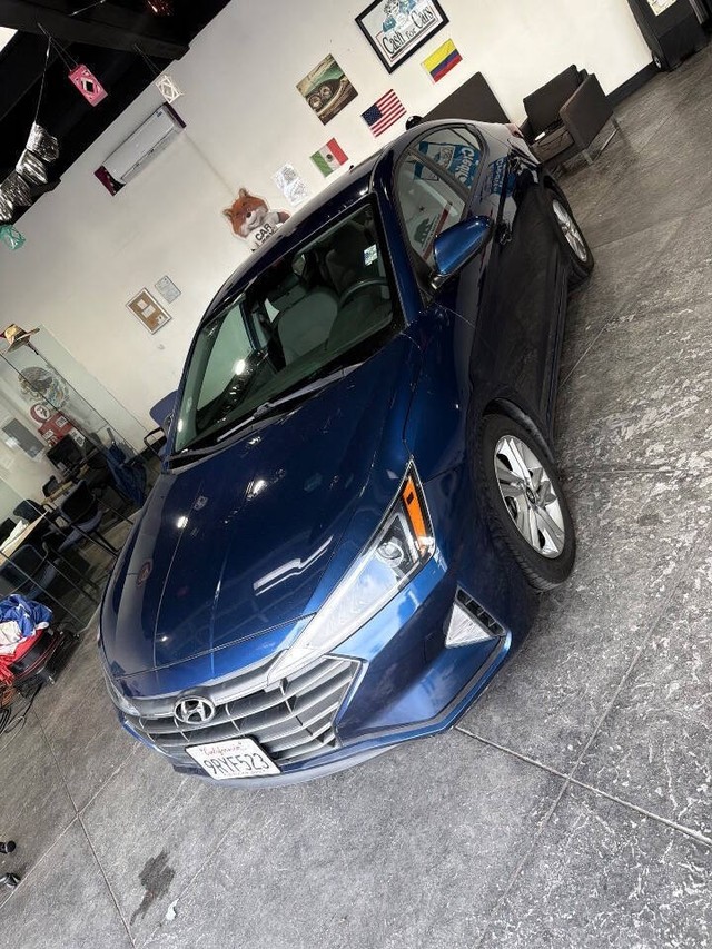 Hyundai Elantra Vehicle Full-screen Gallery Image 13