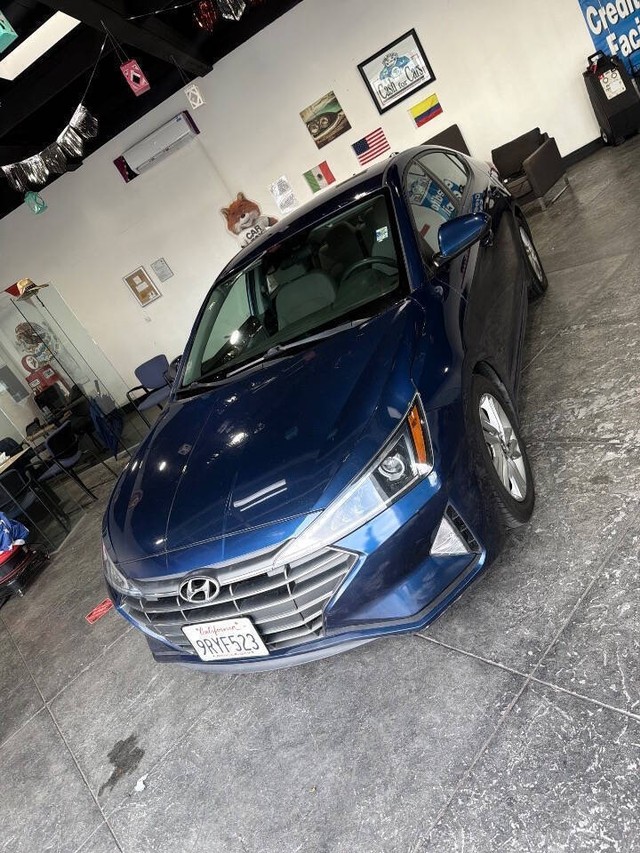 Hyundai Elantra Vehicle Full-screen Gallery Image 14