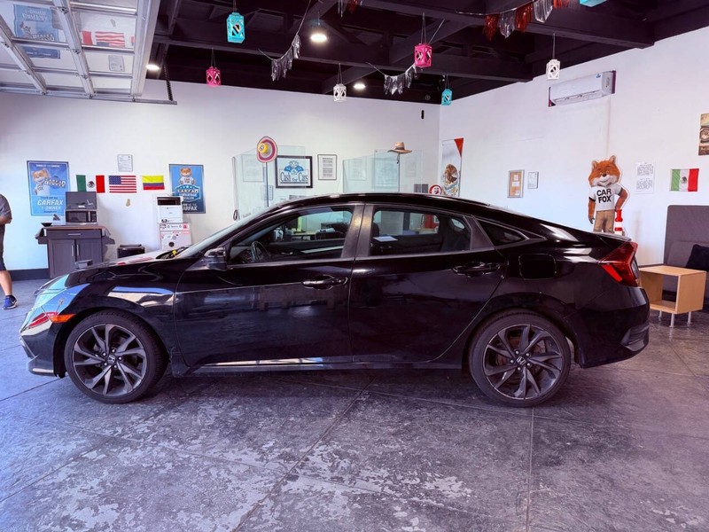 Honda Civic Sedan Vehicle Full-screen Gallery Image 14