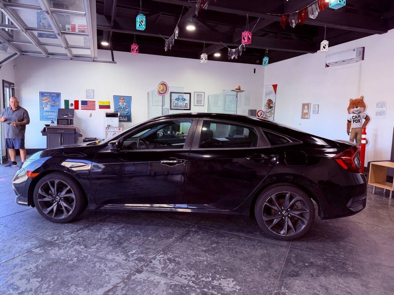 Honda Civic Sedan Vehicle Full-screen Gallery Image 18