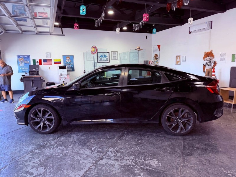 Honda Civic Sedan Vehicle Full-screen Gallery Image 19