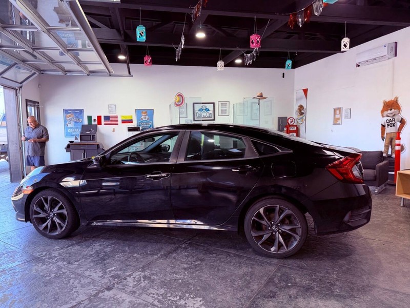 Honda Civic Sedan Vehicle Full-screen Gallery Image 21