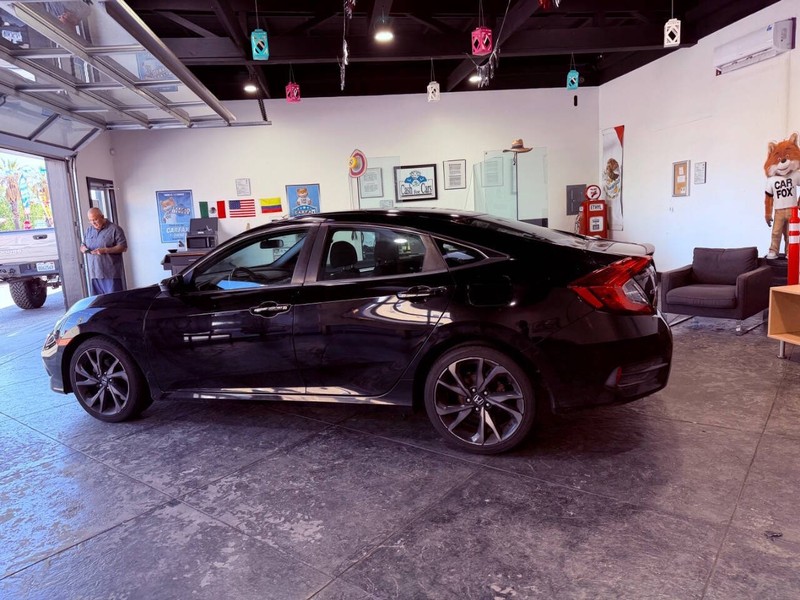 Honda Civic Sedan Vehicle Full-screen Gallery Image 23