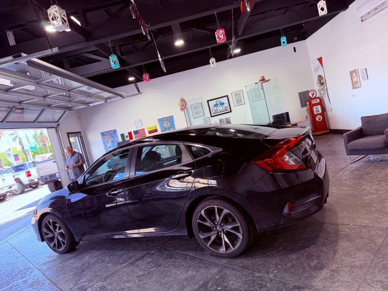 Honda Civic Sedan Vehicle Full-screen Gallery Image 26