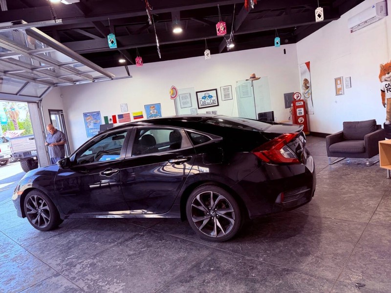 Honda Civic Sedan Vehicle Full-screen Gallery Image 27