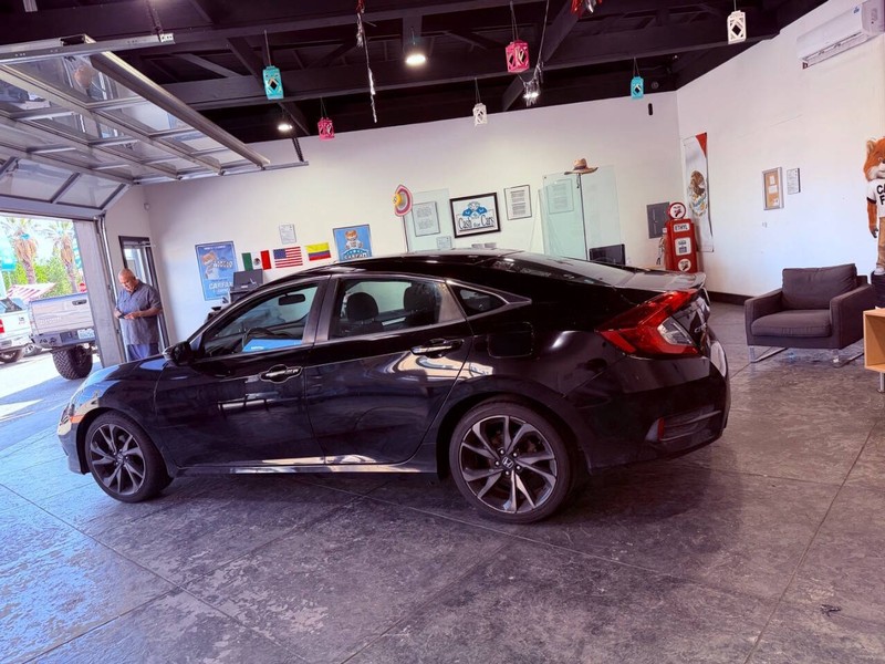 Honda Civic Sedan Vehicle Full-screen Gallery Image 28
