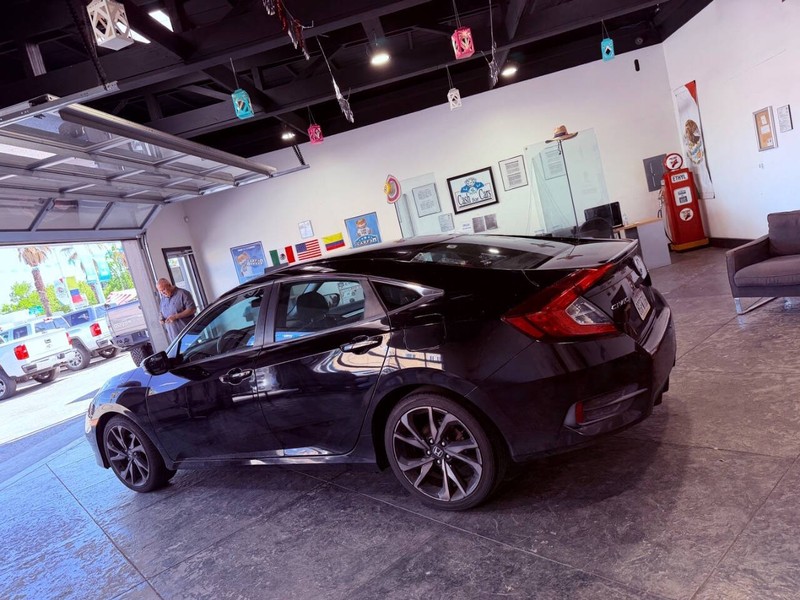 Honda Civic Sedan Vehicle Full-screen Gallery Image 31