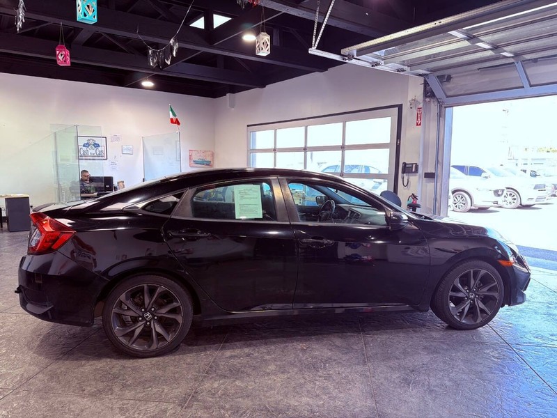 Honda Civic Sedan Vehicle Full-screen Gallery Image 38