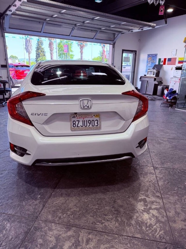 Honda Civic Sedan Vehicle Full-screen Gallery Image 24