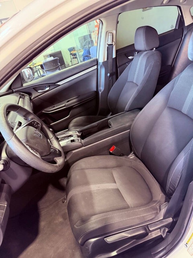 Honda Civic Sedan Vehicle Full-screen Gallery Image 45