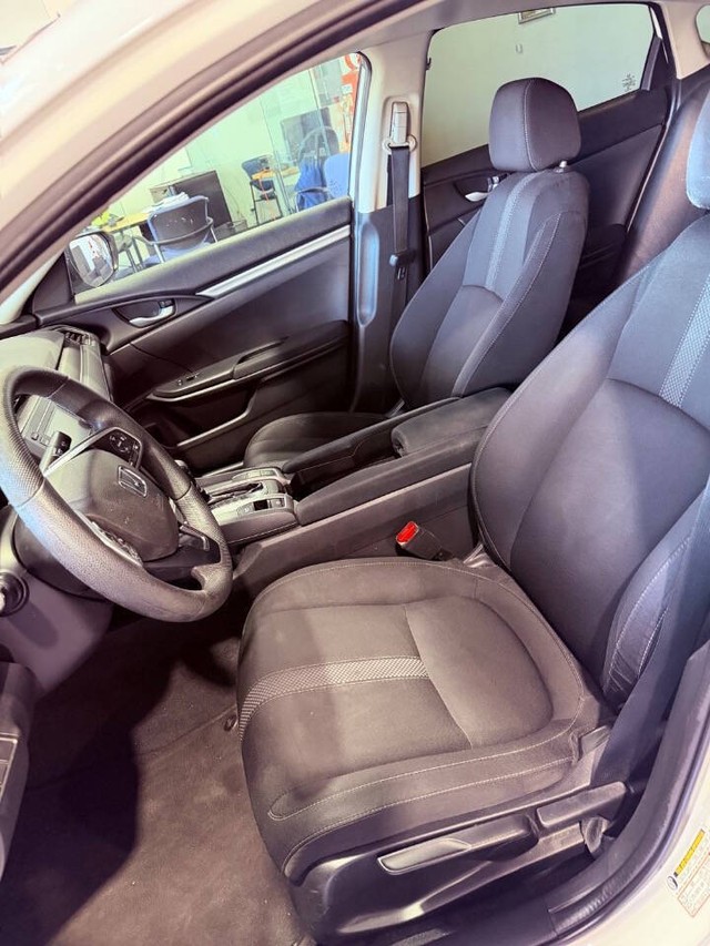 Honda Civic Sedan Vehicle Full-screen Gallery Image 46