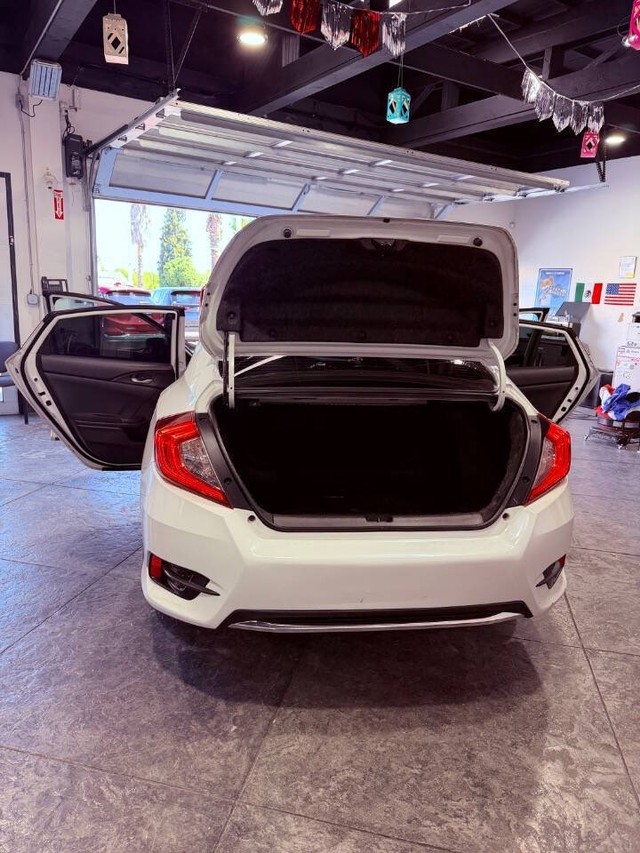 Honda Civic Sedan Vehicle Full-screen Gallery Image 47