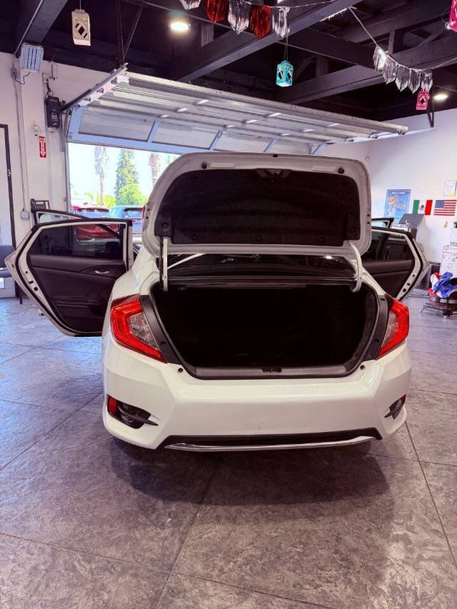 Honda Civic Sedan Vehicle Full-screen Gallery Image 48