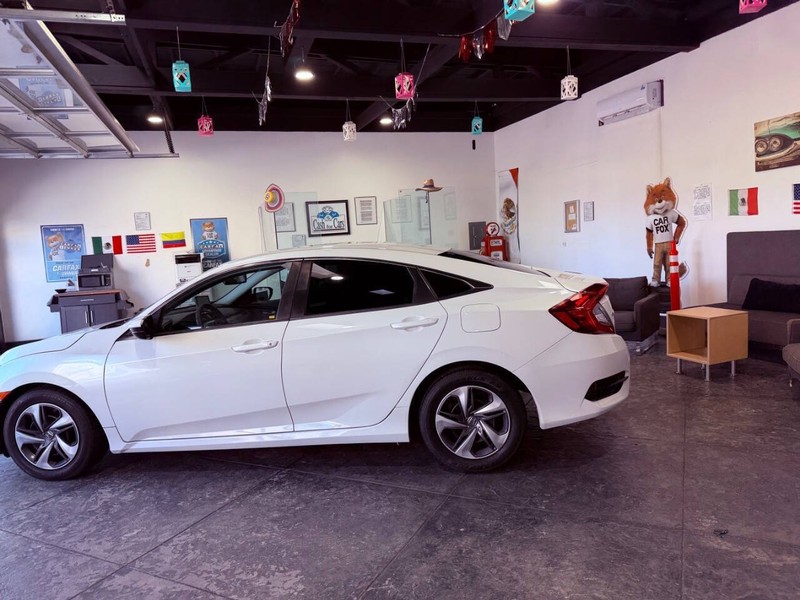 Honda Civic Sedan Vehicle Full-screen Gallery Image 17