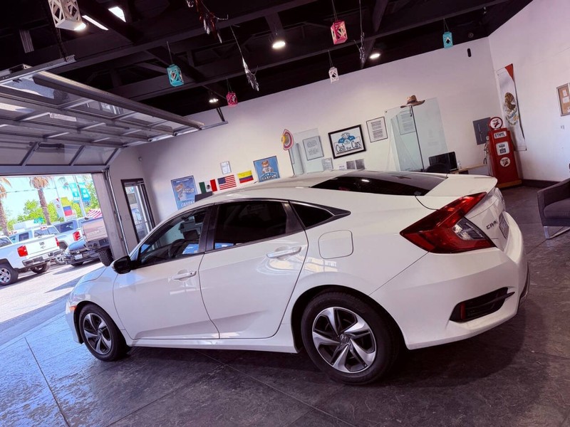 Honda Civic Sedan Vehicle Full-screen Gallery Image 19