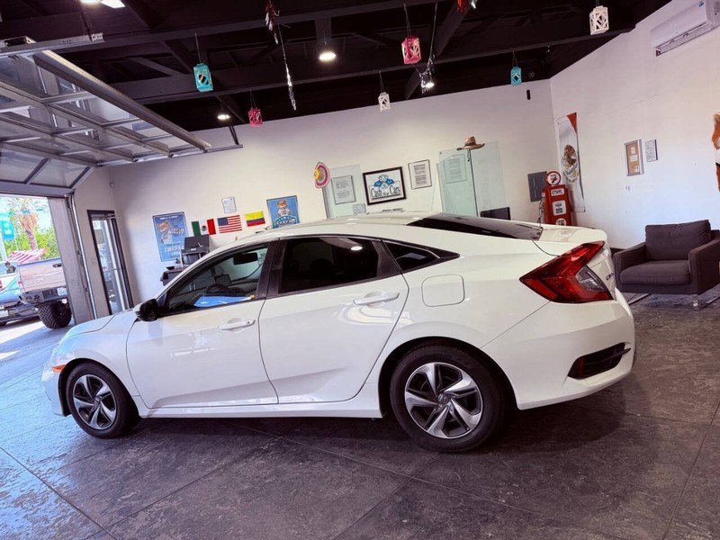 Honda Civic Sedan Vehicle Full-screen Gallery Image 21