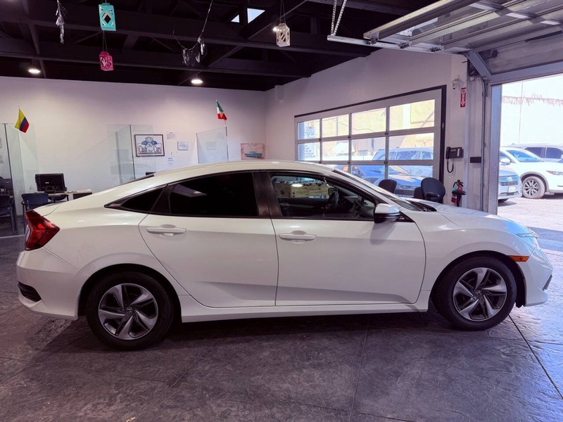 Honda Civic Sedan Vehicle Full-screen Gallery Image 27