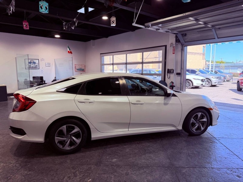 Honda Civic Sedan Vehicle Full-screen Gallery Image 29