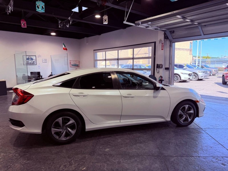 Honda Civic Sedan Vehicle Full-screen Gallery Image 30