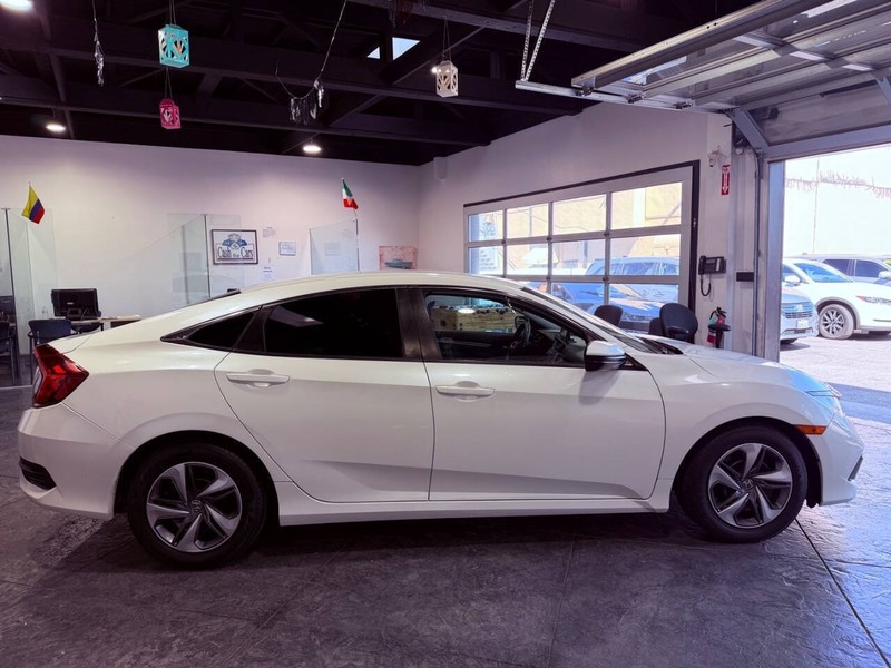 Honda Civic Sedan Vehicle Full-screen Gallery Image 31